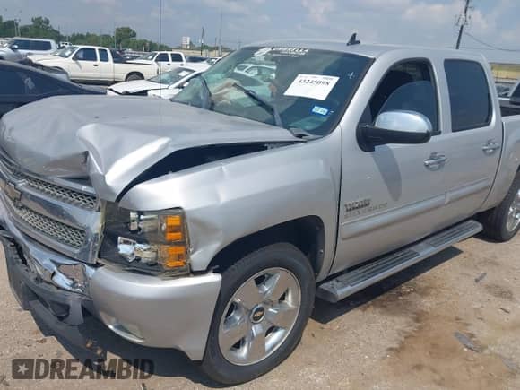 2011 Chevrolet Silverado 1500 LT с VIN 3GCPCSE01BG125517, выставлен на аукционе IAAI как лот 43245098 с пробегом 314 152 миль миль и . История ставок и продаж доступна на DreamBid. Изображение 17.