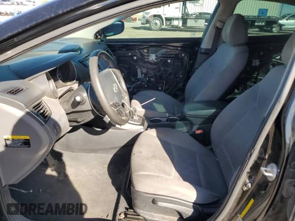 2013 Hyundai Elantra GLS with VIN KMHDH4AE6DU668309, listed as a Copart auction lot 85585825 with 289,223 mi miles and Salvage title. Bid and sale history available at DreamBid. Image 7.