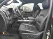 2021 Ram 1500 Big Horn z VIN 1C6SRFMT1MN774182, wystawiony jako Copart lot #54378115 z przebiegiem 63 627 mil mil oraz Szkoda całkowita • Salvage title. Historia ofert i sprzedaży dostępna na DreamBid. Obrazek 7.