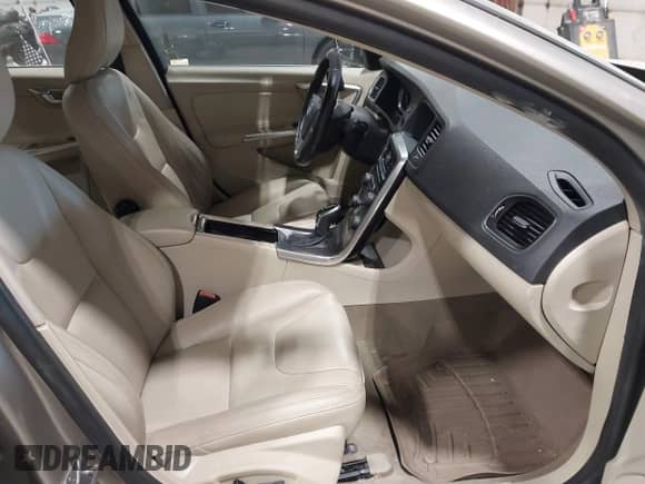 2014 Volvo S60 T5 z VIN YV1612FH0E2294327, wystawiony jako IAAI lot #43466932 z przebiegiem 184 941 mil mil oraz . Historia ofert i sprzedaży dostępna na DreamBid. Obrazek 5.