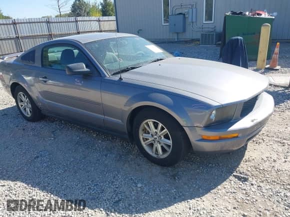 2006 Ford Mustang Standard with VIN 1ZVFT80NX65130436, listed as a IAAI auction lot 43128881 with 182,526 mi miles and . Bid and sale history available at DreamBid. Image 1.