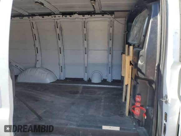2021 Chevrolet Express Cargo с VIN 1GCWGAFP6M1214670, выставлен на аукционе Copart как лот 48985335 с пробегом 109 544 миль миль и Чистый • Clean title. История ставок и продаж доступна на DreamBid. Изображение 11.