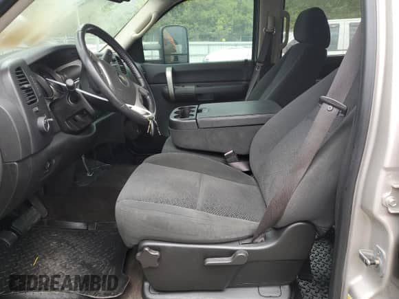 2008 Chevrolet Silverado 3500HD DRW LTZ с VIN 1GCJK33608F165622, выставлен на аукционе Copart как лот 68082424 с пробегом Не указан миль и Списание • Salvage title. История ставок и продаж доступна на DreamBid. Изображение 7.