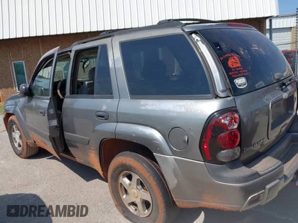 2005 Chevrolet TrailBlazer LS с VIN 1GNDT13S452352741, выставлен на аукционе IAAI как лот 42931322 с пробегом 250 494 миль миль и . История ставок и продаж доступна на DreamBid. Изображение 3.