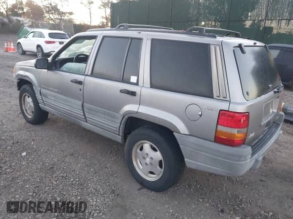 1997 Jeep Grand Cherokee Laredo with VIN 1J4GZ58YXVC765227, listed as a IAAI auction lot 43518719 with 97,000 mi miles and . Bid and sale history available at DreamBid. Image 3.