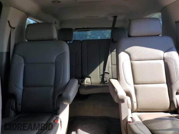 2015 Chevrolet Suburban LTZ z VIN 1GNSKKKC1FR180316, wystawiony jako Copart lot #71092295 z przebiegiem 164 338 mil mil oraz Szkoda całkowita • Salvage title. Historia ofert i sprzedaży dostępna na DreamBid. Obrazek 10.