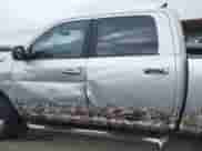 2013 Ram 1500 Big Horn z VIN 1C6RR7LT0DS586633, wystawiony jako IAAI lot #41941474 z przebiegiem 287 359 mil mil oraz . Historia ofert i sprzedaży dostępna na DreamBid. Obrazek 14.