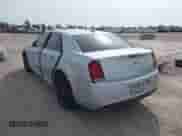 2020 Chrysler 300 S с VIN 2C3CCAGG9LH158922, выставлен на аукционе IAAI как лот 43105190 с пробегом 112 248 миль миль и . История ставок и продаж доступна на DreamBid. Изображение 3.