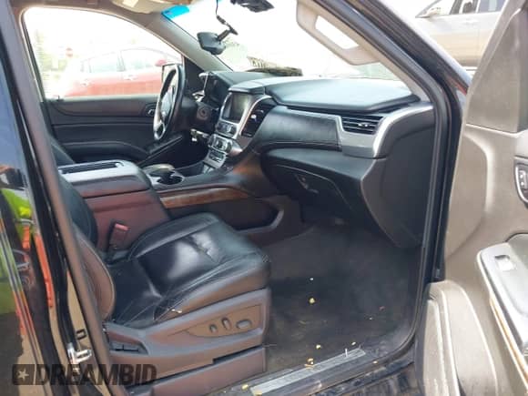 2015 Chevrolet Tahoe LT with VIN 1GNSKBKC9FR158211, listed as a IAAI auction lot 43094500 with 221,133 mi miles and . Bid and sale history available at DreamBid. Image 5.