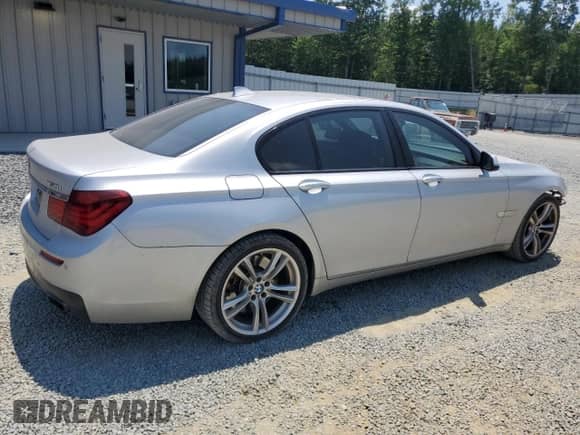 2013 BMW 7 Series 750i с VIN WBAYA8C58DC996865, выставлен на аукционе Copart как лот 61831294 с пробегом 151 238 миль миль и Списание • Salvage title. История ставок и продаж доступна на DreamBid. Изображение 3.