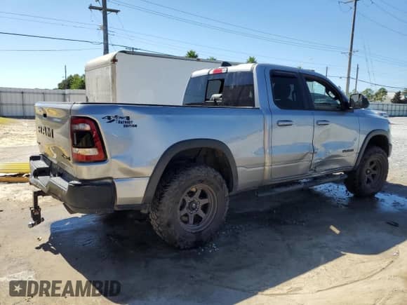 2019 Ram 1500 Rebel z VIN 1C6SRFET7KN796215, wystawiony jako Copart lot #86126745 z przebiegiem Nie podano mil oraz Nie do naprawy • Non repairable. Historia ofert i sprzedaży dostępna na DreamBid. Obrazek 3.