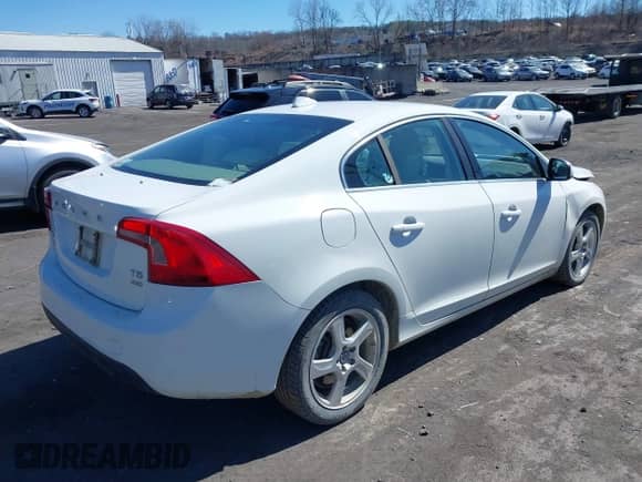 2013 Volvo S60 T5 с VIN YV1612FHXD2192600, выставлен на аукционе IAAI как лот 41886757 с пробегом 144 249 миль миль и . История ставок и продаж доступна на DreamBid. Изображение 4.