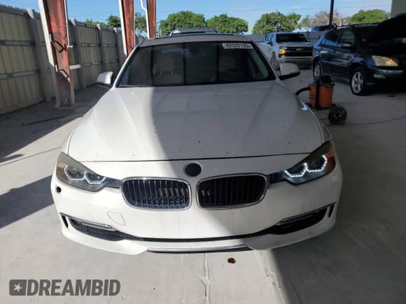 2015 BMW 3 Series 328i z VIN WBA3A5G5XFNP34338, wystawiony jako Copart lot #82522135 z przebiegiem 138 362 mil mil oraz Czysty tytuł • Clean title. Historia ofert i sprzedaży dostępna na DreamBid. Obrazek 5.