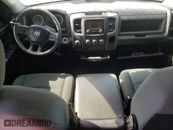 2019 Ram 1500 Express z VIN 1C6RR6FG2KS604507, wystawiony jako Copart lot #50647495 z przebiegiem 38 443 mil mil oraz Czysty tytuł • Clean title. Historia ofert i sprzedaży dostępna na DreamBid. Obrazek 8.