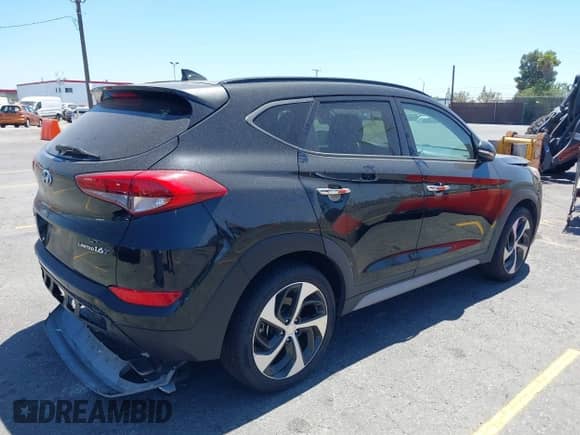 2018 Hyundai Tucson Value z VIN KM8J33A29JU796444, wystawiony jako IAAI lot #42527201 z przebiegiem 76 855 mil mil oraz . Historia ofert i sprzedaży dostępna na DreamBid. Obrazek 4.