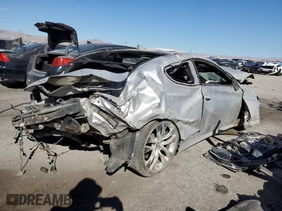 2016 Hyundai Genesis Coupe Ultimate с VIN KMHHU6KJ6GU137118, выставлен на аукционе Copart как лот 71316075 с пробегом Не указан миль и На запчасти • Non repairable. История ставок и продаж доступна на DreamBid. Изображение 3.