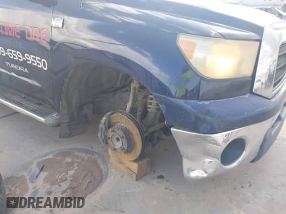 2007 Toyota Tundra SR5 z VIN 5TBET54107S454598, wystawiony jako IAAI lot #42558681 z przebiegiem 309 838 mil mil oraz . Historia ofert i sprzedaży dostępna na DreamBid. Obrazek 6.