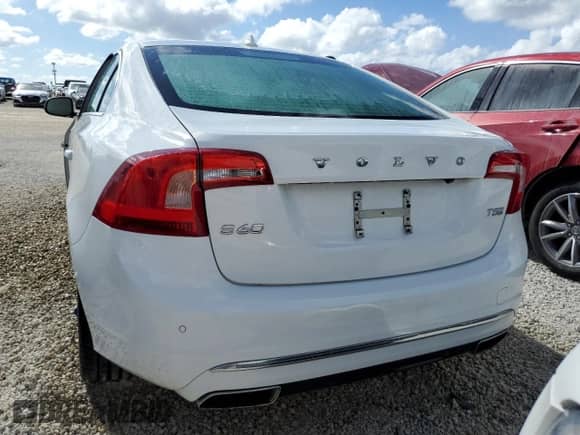 2018 Volvo S60 Inscription Platinum с VIN LYV402HM6JB172770, выставлен на аукционе Copart как лот 76245474 с пробегом Не указан миль и На запчасти • Non repairable. История ставок и продаж доступна на DreamBid. Изображение 6.