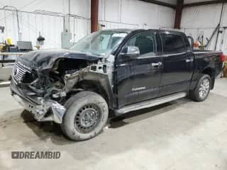 2013 Toyota Tundra Limited z VIN 5TFHY5F11DX272742, wystawiony jako Copart lot #82878854 z przebiegiem Nie podano mil oraz Czysty tytuł • Clean title. Historia ofert i sprzedaży dostępna na DreamBid. Obrazek 1.