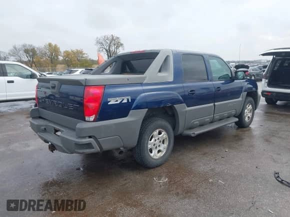 2002 Chevrolet Avalanche with VIN 3GNEK13T92G154479, listed as a IAAI auction lot 43560294 with Not provided miles and . Bid and sale history available at DreamBid. Image 4.