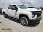 2020 Chevrolet Silverado 2500HD Work Truck z VIN 1GC1YLE73LF296640, wystawiony jako Copart lot #62706965 z przebiegiem Nie podano mil oraz Nie do naprawy • Non repairable. Historia ofert i sprzedaży dostępna na DreamBid. Obrazek 4.