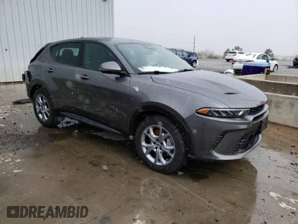 2024 Dodge Hornet R/T z VIN ZACPDFCW8R3A30500, wystawiony jako Copart lot #47810855 z przebiegiem 13 206 mil mil oraz Nie do naprawy • Non repairable. Historia ofert i sprzedaży dostępna na DreamBid. Obrazek 4.