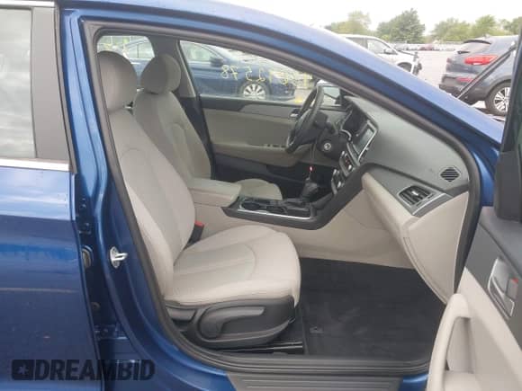 2018 Hyundai Sonata Eco с VIN 5NPE24AA1JH707241, выставлен на аукционе IAAI как лот 43092578 с пробегом 127 209 миль миль и . История ставок и продаж доступна на DreamBid. Изображение 5.