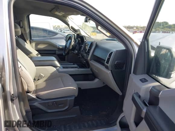 2020 Ford F-150 XL z VIN 1FTEW1C57LFB99289, wystawiony jako IAAI lot #43282298 z przebiegiem 68 131 mil mil oraz . Historia ofert i sprzedaży dostępna na DreamBid. Obrazek 5.