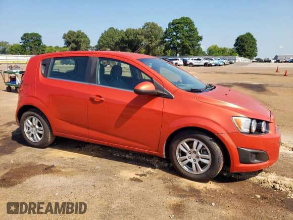 2012 Chevrolet Sonic LT с VIN 1G1JC6SB7C4198921, выставлен на аукционе Copart как лот 69010105 с пробегом 46 928 миль миль и Списание • Salvage title. История ставок и продаж доступна на DreamBid. Изображение 4.
