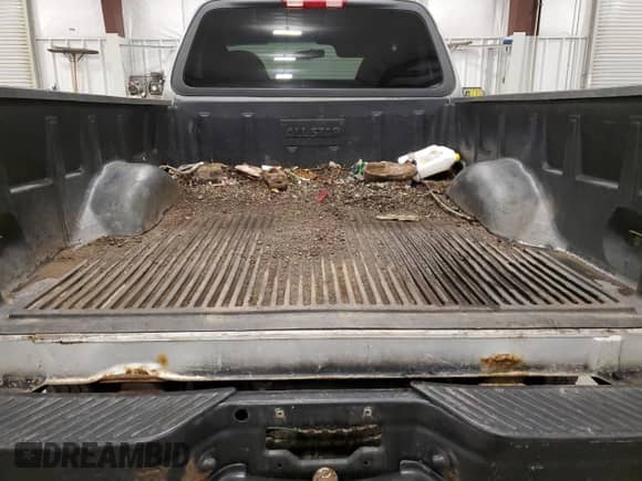 2003 Ford F-150 XL z VIN 2FTRF18223CB07372, wystawiony jako Copart lot #55390725 z przebiegiem 171 638 mil mil oraz Szkoda całkowita • Salvage title. Historia ofert i sprzedaży dostępna na DreamBid. Obrazek 10.