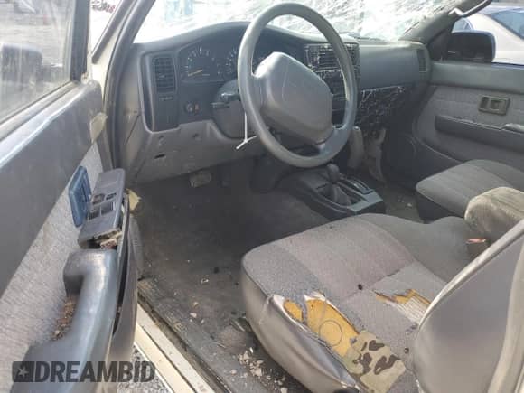 1997 Toyota Tacoma z VIN 4TAWN72N9VZ220491, wystawiony jako Copart lot #56366725 z przebiegiem 323 755 mil mil oraz Szkoda całkowita • Salvage title. Historia ofert i sprzedaży dostępna na DreamBid. Obrazek 8.