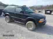 2000 Chevrolet Blazer LS с VIN 1GNCT18W1YK112722, выставлен на аукционе IAAI как лот 41758275 с пробегом 157 730 миль миль и . История ставок и продаж доступна на DreamBid. Изображение 1.