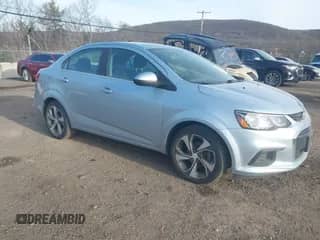 2018 Chevrolet Sonic Premier z VIN 1G1JF5SB0J4132905, wystawiony jako IAAI lot #41507656 z przebiegiem 139 156 mil mil oraz . Historia ofert i sprzedaży dostępna na DreamBid. Obrazek 1.