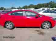 2017 Chevrolet Cruze LS z VIN 1G1BC5SM4H7185050, wystawiony jako IAAI lot #43115870 z przebiegiem 68 455 mil mil oraz . Historia ofert i sprzedaży dostępna na DreamBid. Obrazek 13.
