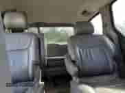 2005 Toyota Sienna XLE z VIN 5TDBA22CX5S051132, wystawiony jako Copart lot #84712135 z przebiegiem 179 807 mil mil oraz Szkoda całkowita • Salvage title. Historia ofert i sprzedaży dostępna na DreamBid. Obrazek 10.