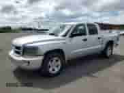 2009 Dodge Dakota Bighorn/Lonestar z VIN 1D7HW38P09S806917, wystawiony jako Copart lot #69794745 z przebiegiem 162 998 mil mil oraz Szkoda całkowita • Salvage title. Historia ofert i sprzedaży dostępna na DreamBid. Obrazek 1.