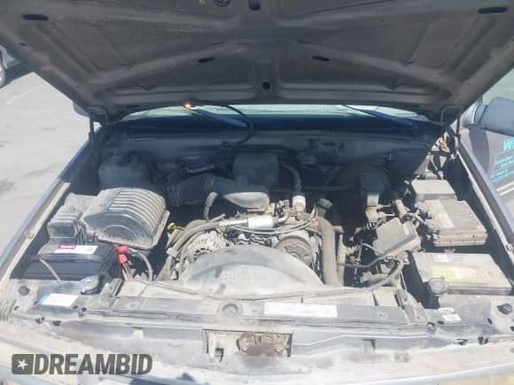 1998 Chevrolet Silverado 2500 z VIN 1GCGC29R3WE168312, wystawiony jako IAAI lot #42920057 z przebiegiem 379 202 mil mil oraz . Historia ofert i sprzedaży dostępna na DreamBid. Obrazek 10.
