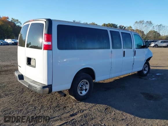 2020 Chevrolet Express Passenger LT с VIN 1GAZGPFGXL1213383, выставлен на аукционе IAAI как лот 40589992 с пробегом 101 672 миль миль и . История ставок и продаж доступна на DreamBid. Изображение 4.