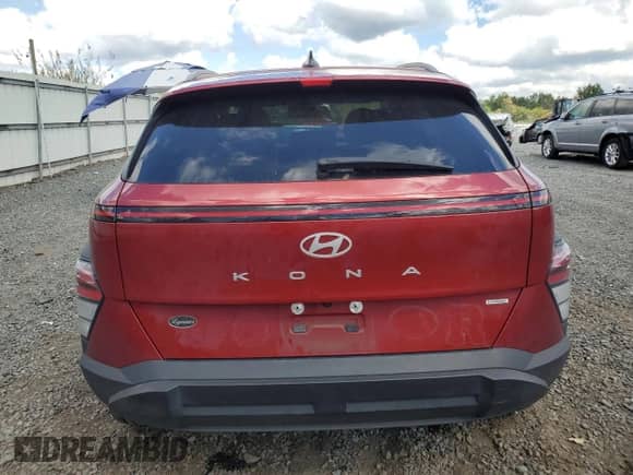 2024 Hyundai Kona SEL с VIN KM8HCCAB2RU054333, выставлен на аукционе Copart как лот 70749355 с пробегом 36 714 миль миль и Списание • Salvage title. История ставок и продаж доступна на DreamBid. Изображение 6.