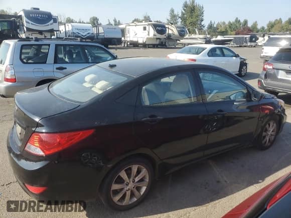 2012 Hyundai Accent GLS z VIN KMHCU4AE0CU241682, wystawiony jako Copart lot #81475055 z przebiegiem Nie podano mil oraz Czysty tytuł • Clean title. Historia ofert i sprzedaży dostępna na DreamBid. Obrazek 3.