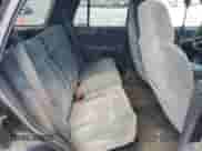 2000 Chevrolet Blazer LS z VIN 1GNCS13W3Y2297205, wystawiony jako Copart lot #52946885 z przebiegiem 204 232 mil mil oraz Szkoda całkowita • Salvage title. Historia ofert i sprzedaży dostępna na DreamBid. Obrazek 10.