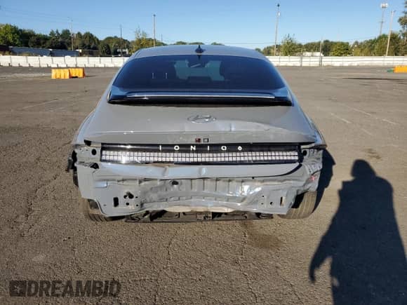 2023 Hyundai Ioniq 6 SEL с VIN KMHM34ACXPA030339, выставлен на аукционе Copart как лот 85181665 с пробегом 20 912 миль миль и Списание • Salvage title. История ставок и продаж доступна на DreamBid. Изображение 6.