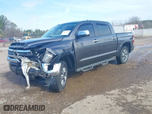 2017 Toyota Tundra Platinum с VIN 5TFAY5F15HX627757, выставлен на аукционе IAAI как лот 41155707 с пробегом 90 675 миль миль и . История ставок и продаж доступна на DreamBid. Изображение 20.