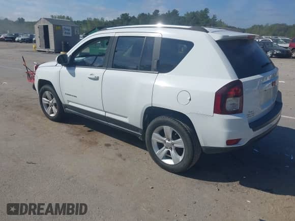 2014 Jeep Compass Latitude with VIN 1C4NJCEB3ED642937, listed as a IAAI auction lot 43228516 with Not provided miles and . Bid and sale history available at DreamBid. Image 3.