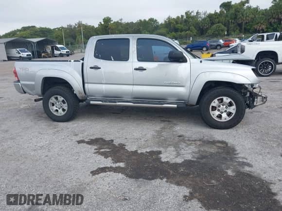 2005 Toyota Tacoma PreRunner z VIN 3TMJU62N95M006548, wystawiony jako IAAI lot #43574482 z przebiegiem 135 666 mil mil oraz . Historia ofert i sprzedaży dostępna na DreamBid. Obrazek 13.