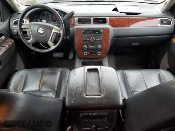 2011 Chevrolet Suburban LS с VIN 1GNSCHE07BR140737, выставлен на аукционе Copart как лот 49930345 с пробегом 225 239 миль миль и Списание • Salvage title. История ставок и продаж доступна на DreamBid. Изображение 8.