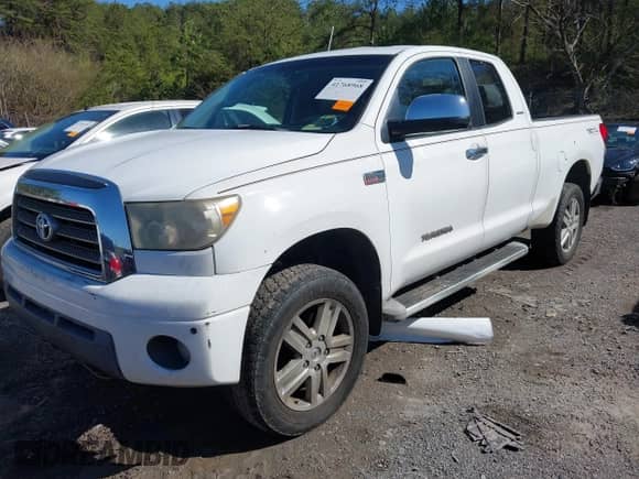 2008 Toyota Tundra Limited с VIN 5TFBV58108X057077, выставлен на аукционе IAAI как лот 41768968 с пробегом 328 249 миль миль и . История ставок и продаж доступна на DreamBid. Изображение 17.
