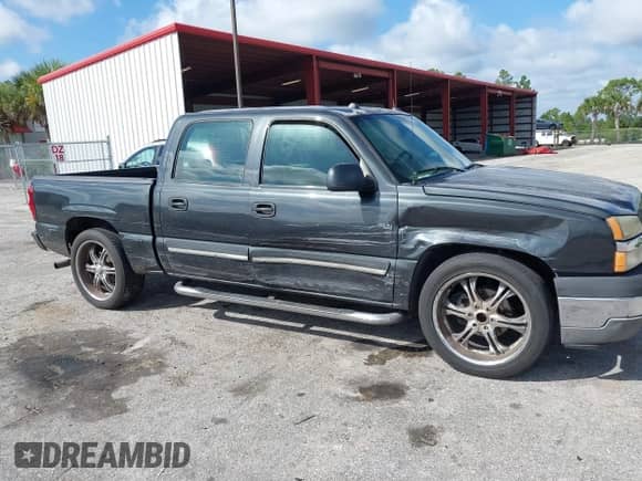 2005 Chevrolet Silverado 1500 LS with VIN 2GCEC13T751252266, listed as a IAAI auction lot 43352736 with 185,651 mi miles and . Bid and sale history available at DreamBid. Image 6.