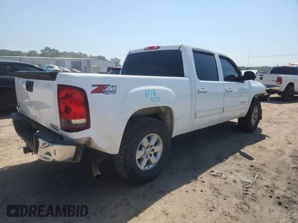 2011 GMC Sierra 1500 SLT z VIN 3GTP2WE3XBG101835, wystawiony jako Copart lot #80494115 z przebiegiem 240 424 mil mil oraz Czysty tytuł • Clean title. Historia ofert i sprzedaży dostępna na DreamBid. Obrazek 3.