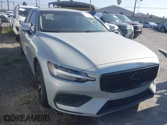 2020 Volvo S60 Momentum with VIN 7JR102FK9LG051857, listed as a IAAI auction lot 43172953 with 84,606 mi miles and . Bid and sale history available at DreamBid. Image 1.